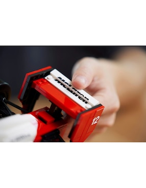 LEGO Icons McLaren MP4/4 y Ayrton Senna 10330