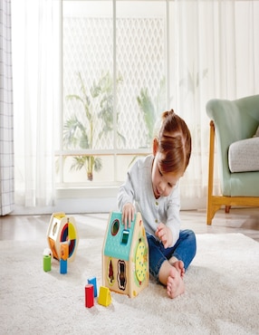 Juego didáctico clasificador de formas de casas de bichos Hape