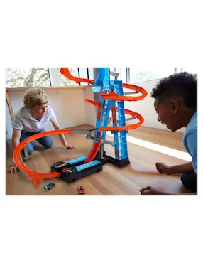 Pista armable Hot Wheels Torre de choque aéreo
