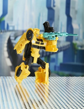 Figura de acción articulada Transfomers Cyberworld Bumblebee Transformers 2 en 1