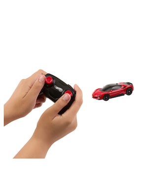 Vehículo de control remoto Hot Wheels rosso escala 1:64