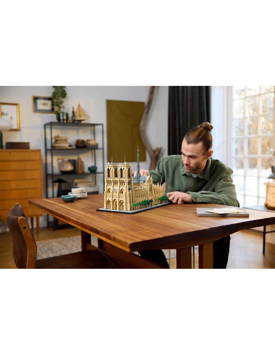 Lego Notre Dame de París 21061 8