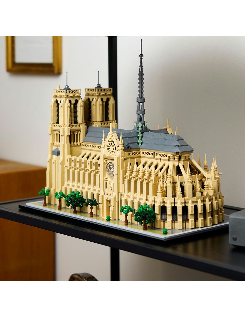 Lego Notre Dame de París 21061 9