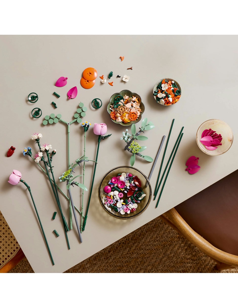 LEGO Ramo de Flores Fantasía en Rosa 10342 8